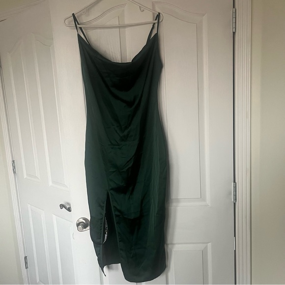 Green Satin Dress - NEW - US4 - Picture 4 of 4
